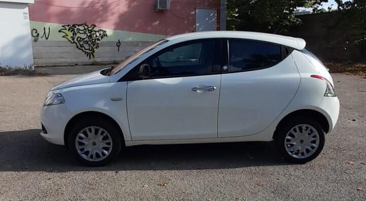 Lancia Ypsilon 0.9 TwinAir 85 CV 5 porte Metano Ecochic Gold