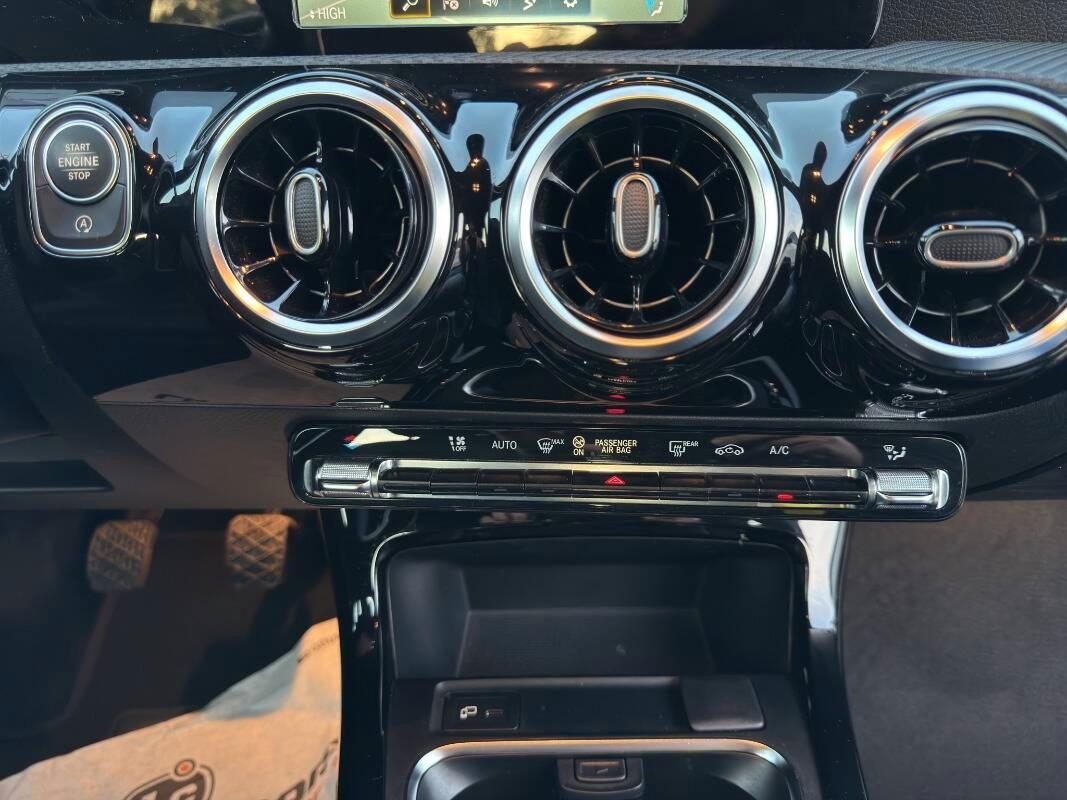 Mercedes Classe A 180 d Business Con TELECAMERA & NAVIGATORE