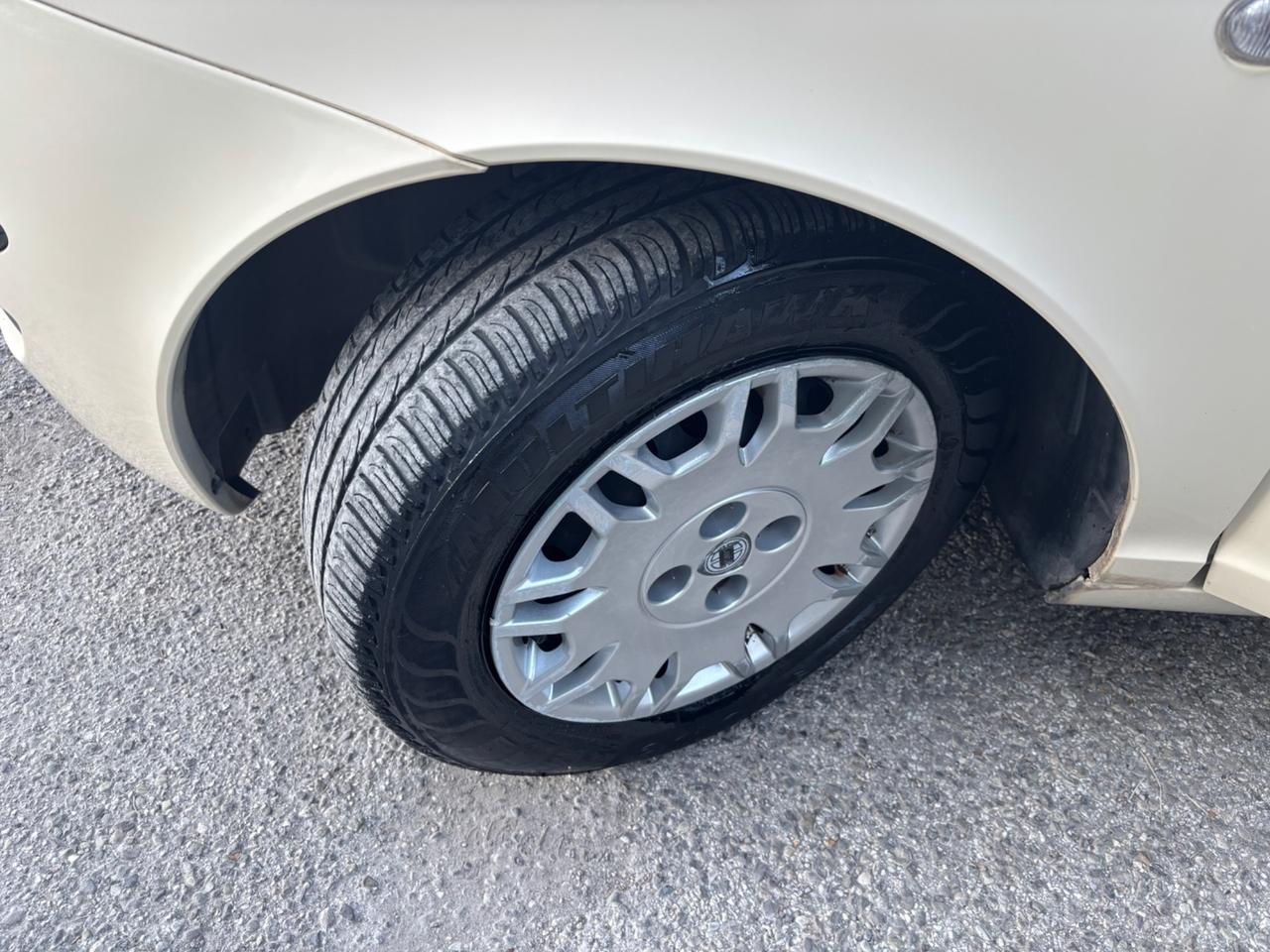 Lancia Ypsilon 1.2 OK NEOPATENTATI km 48000