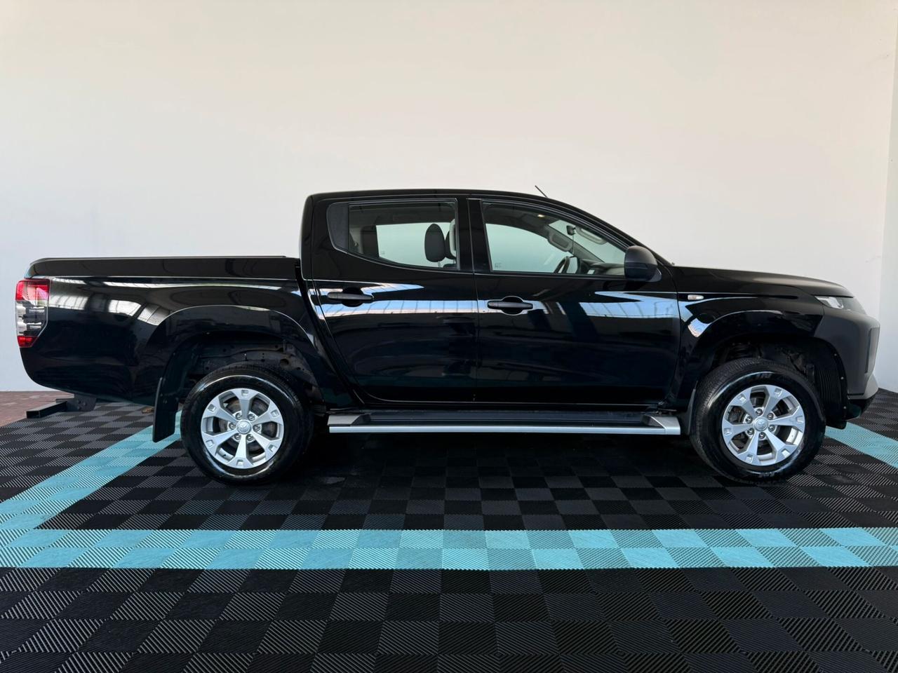 Mitsubishi L200 2.3 D Double Cab 4x4 Easy Select Invite Connect