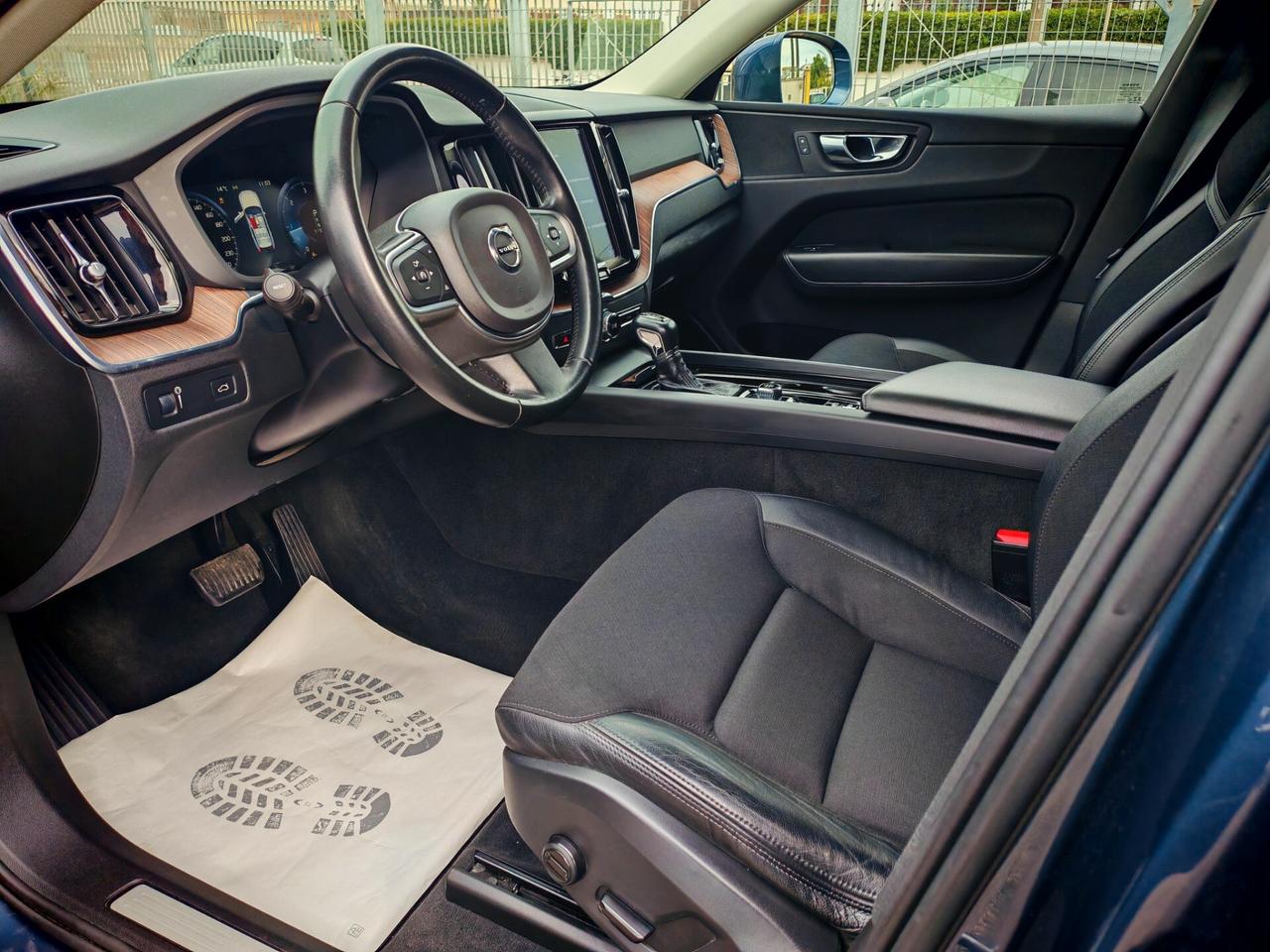 Volvo XC60D4 2.0 190cv pelle navig cam 2020