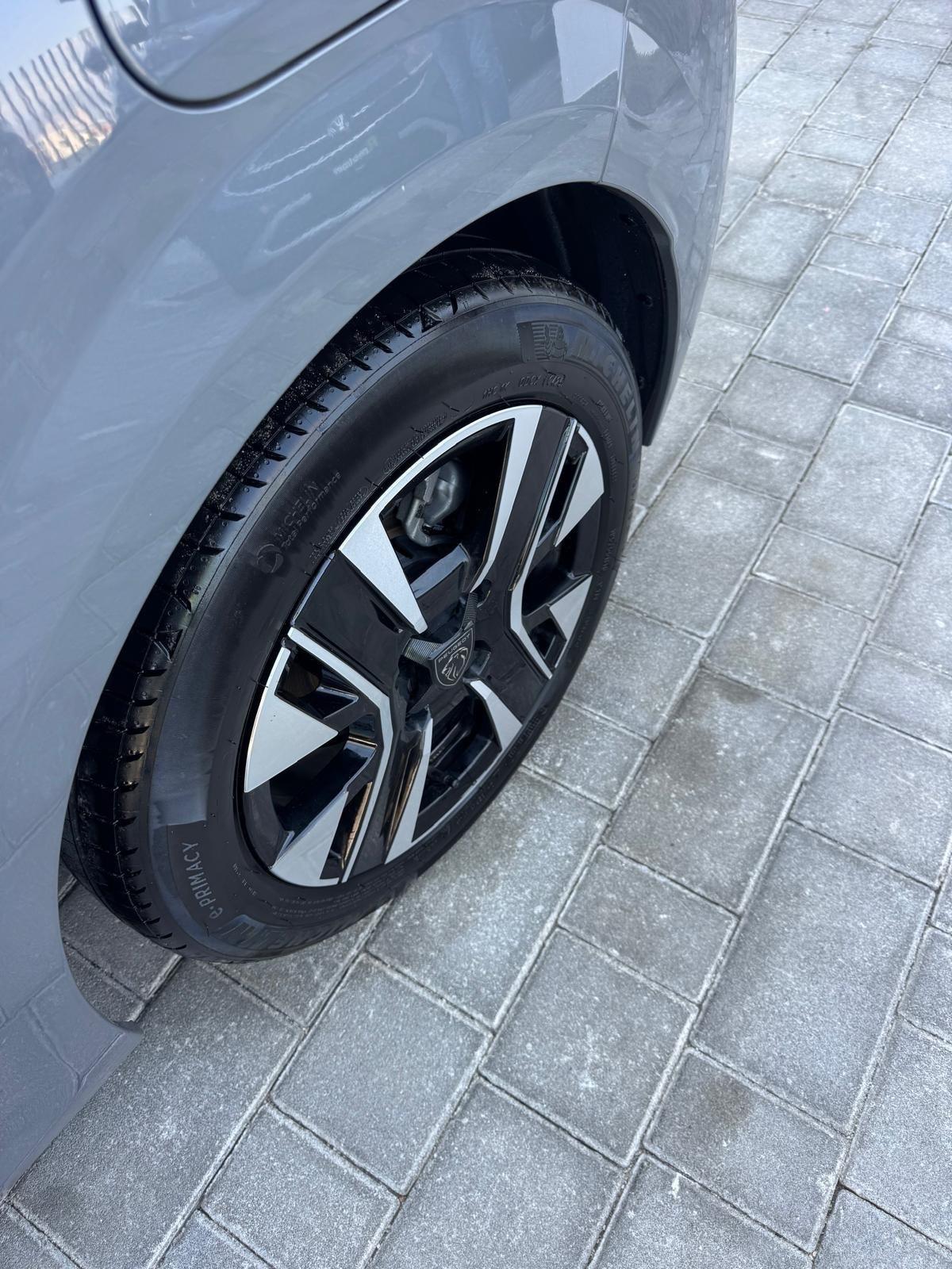 Peugeot 208 PureTech 100 Stop&Start 5 porte Allure