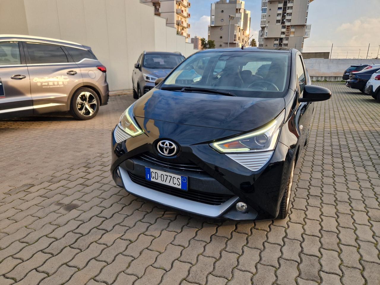 Toyota Aygo Connect 1.0 VVT-i 72 CV 5p x-play