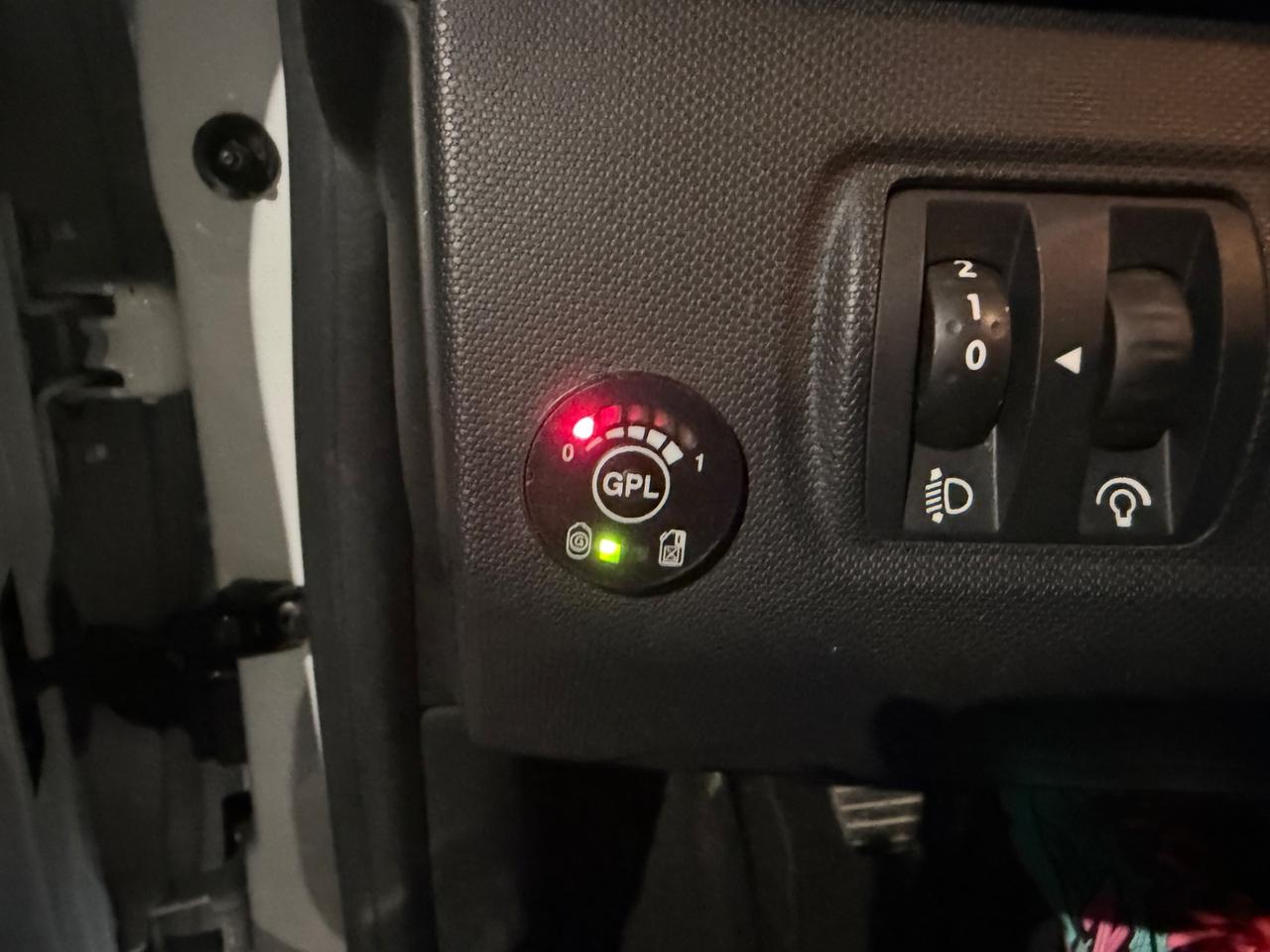 RENAULT CLIO 2015 GPL FINO AL 2035