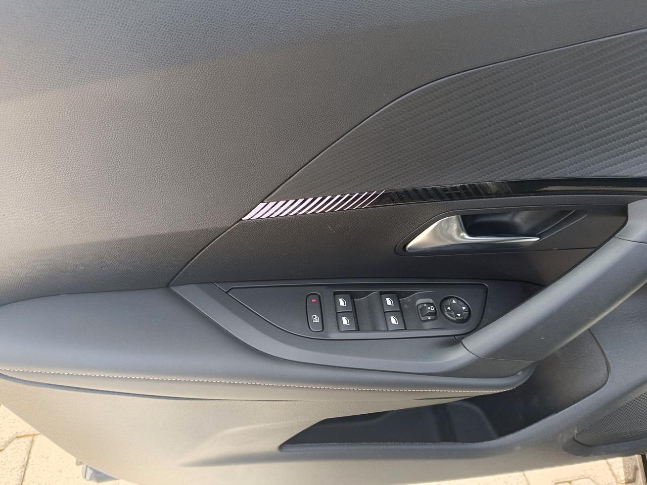 Peugeot 2008 PureTech 100 S&S Allure