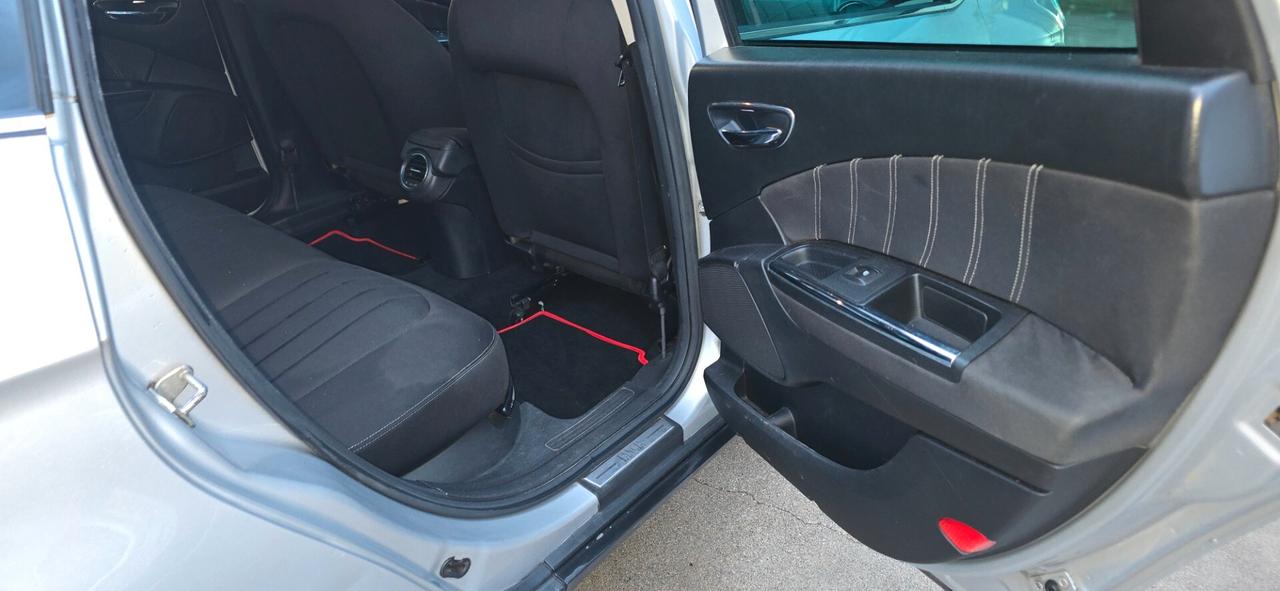 Lancia Delta 1.6 MJT DPF Silver