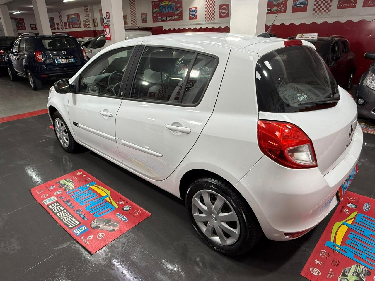 Renault Clio 1.2 16V 75cv Luxe - 2011