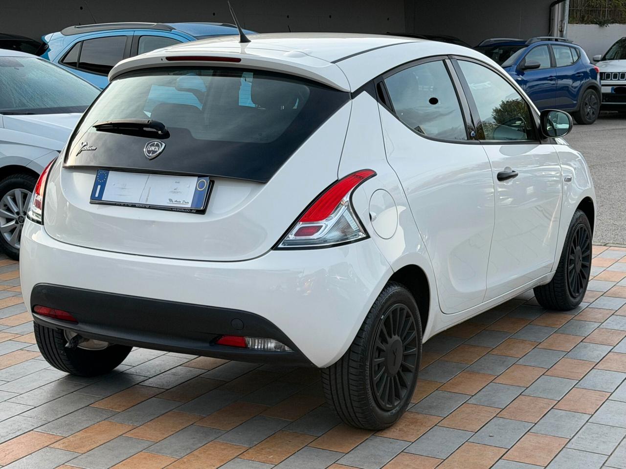 Lancia Ypsilon 1.2 69 cv. ELEFANTINO BLU