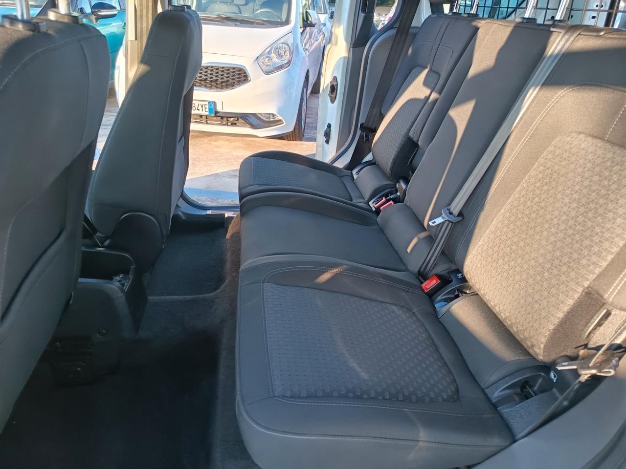 Ford transit connect 1,5 diesel 6 marce autocarro 5 posti 2022