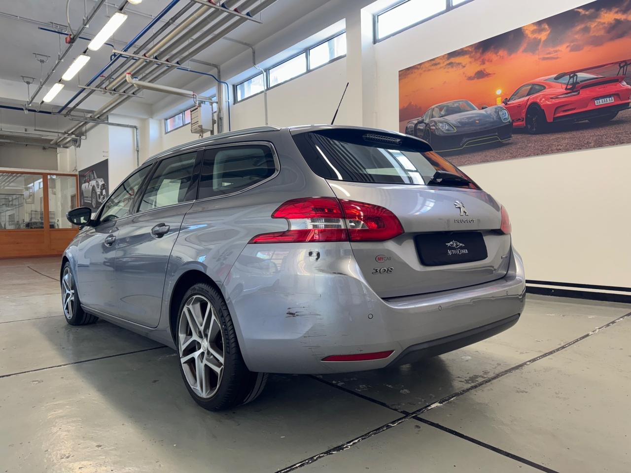 Peugeot 208 1.4 HDi 68 CV 5 porte Allure