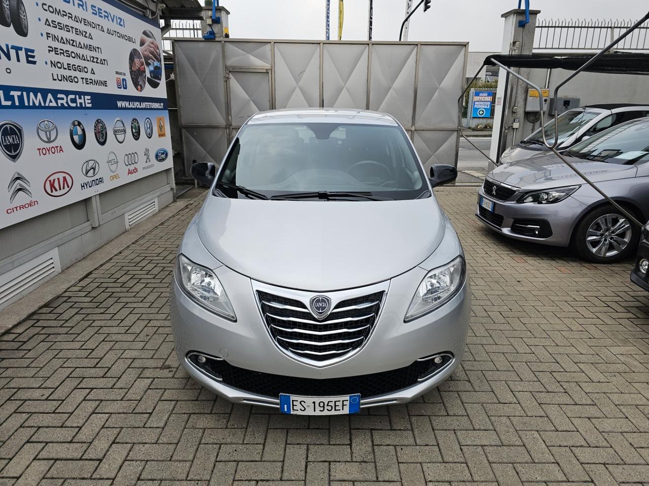 Lancia Ypsilon 0.9 TwinAir 85 CV 5 porte S&S Gold