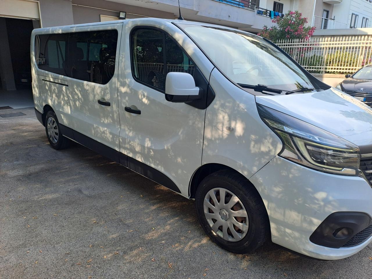Renault Trafic T27 2.0 dCi 120CV PC-TN Intens 9 POSTI