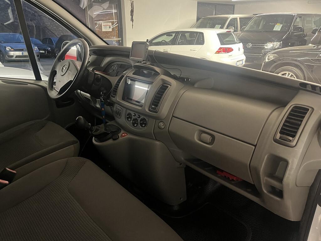 Opel Vivaro 2.5 CDTI Camping Letto Cucina Gancio