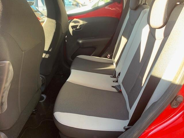 Toyota Aygo 1.0 VVT-i 69 CV 5 porte x-play NEOPATENTATI