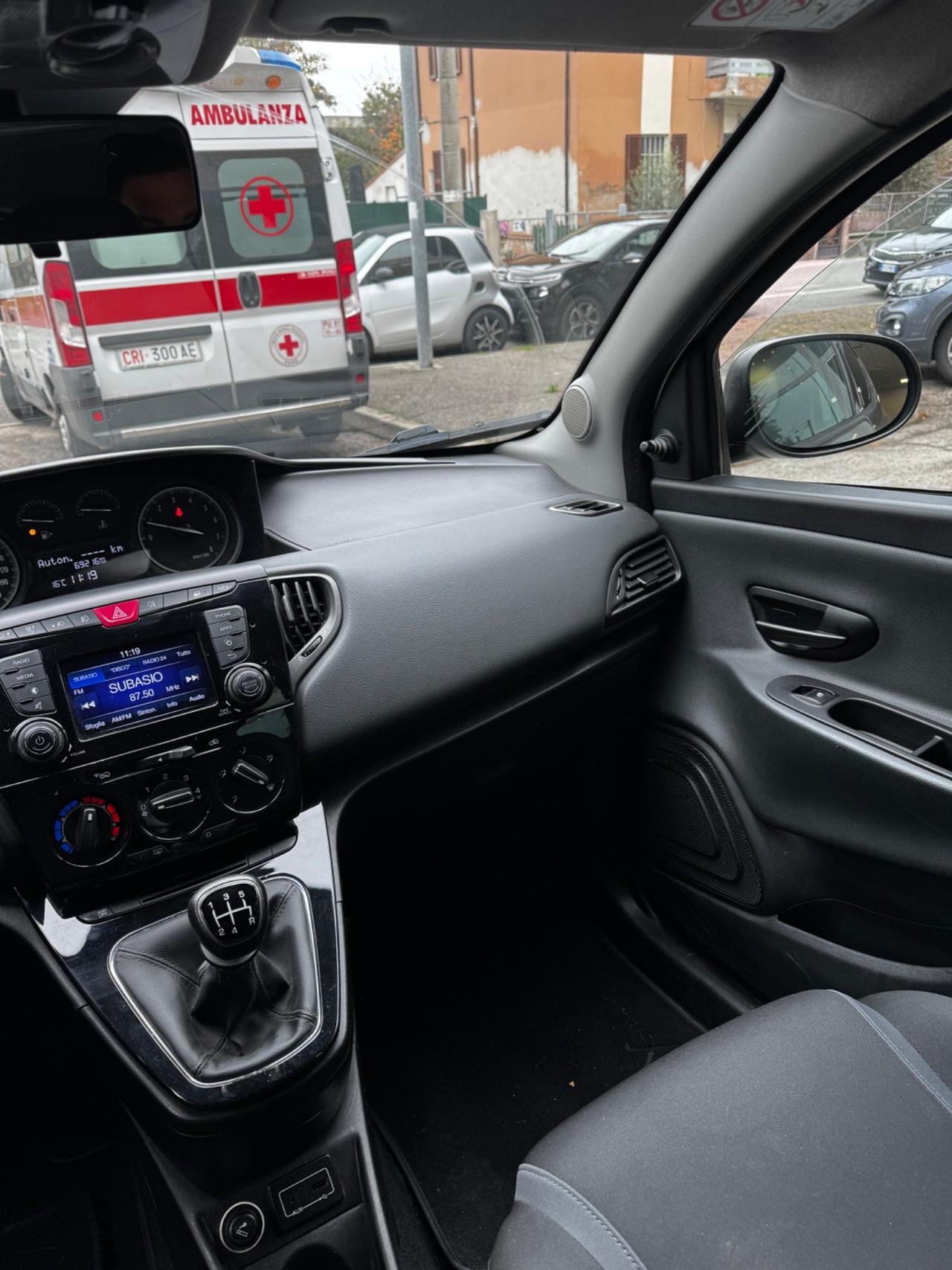 Lancia Ypsilon 1.2 69 CV 5 porte