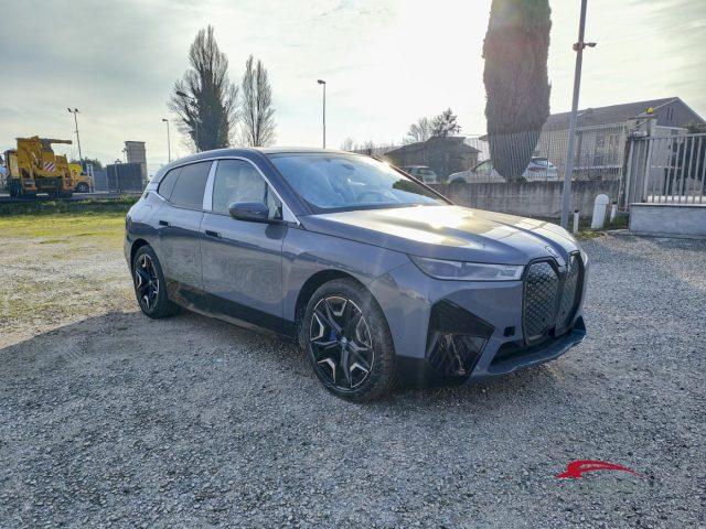 BMW iX xDrive40 Pacchetto Sportivo