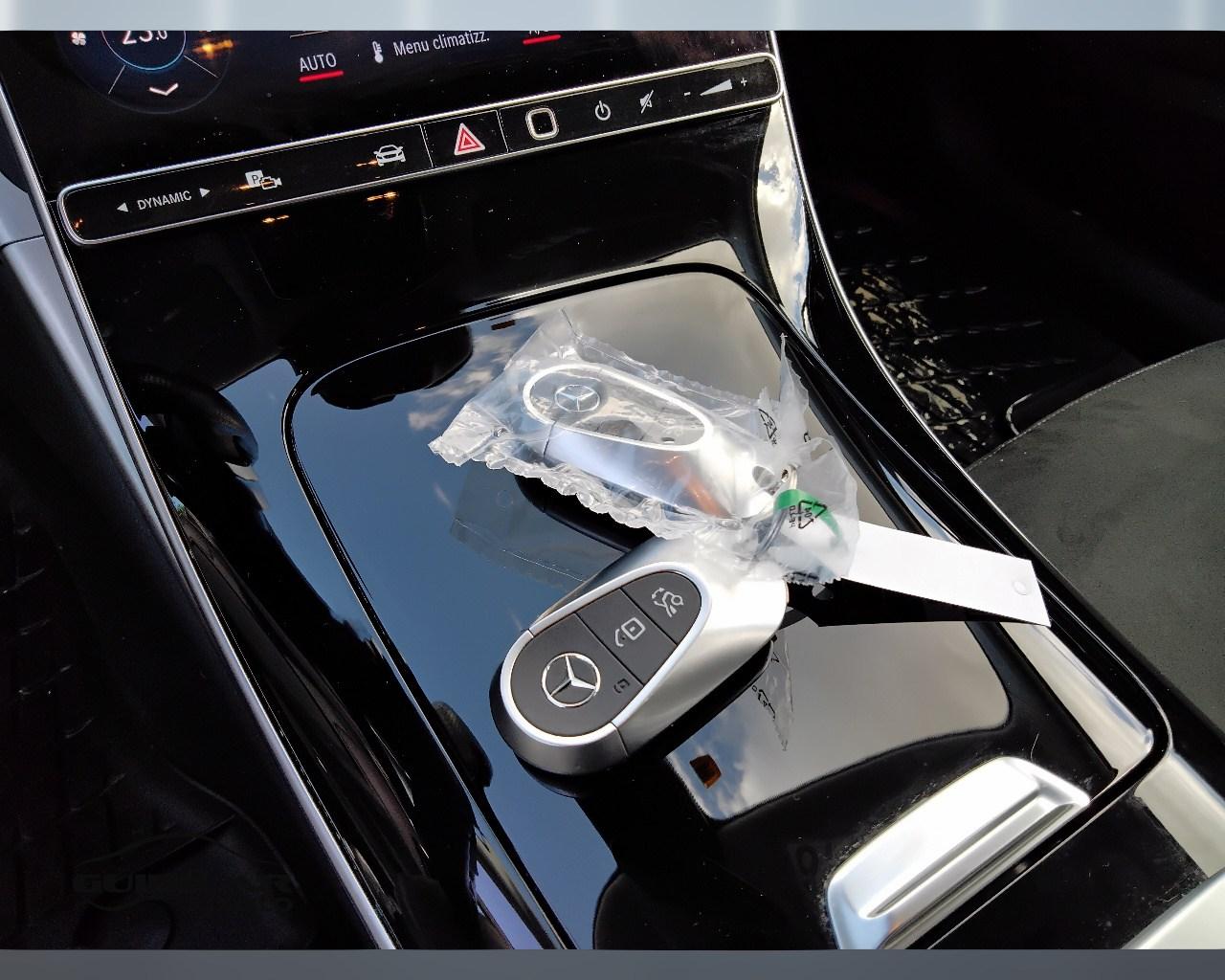 Mercedes-Benz Classe C-S206 SW 2021 - C SW 220 d mhev AMG Line Advanced 4matic 197cv auto