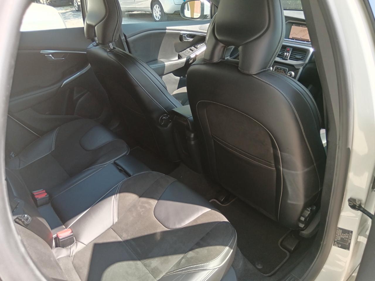 Volvo V40 2.0 D2 120CV R DESIGN NUOVISSIMA