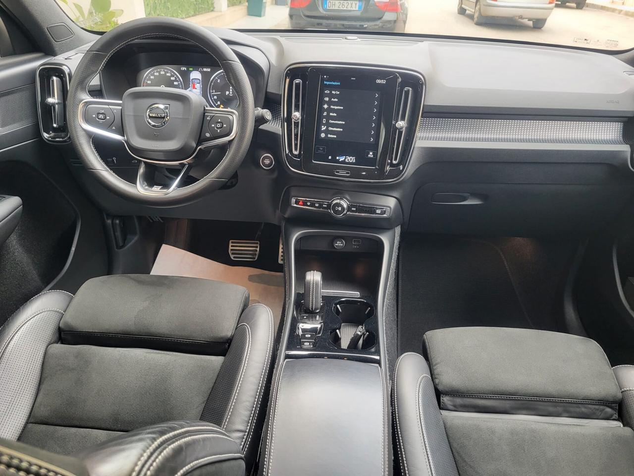 Volvo XC40 D3 Geartronic R-Design Retroc. Cerchi 19 Full Led...