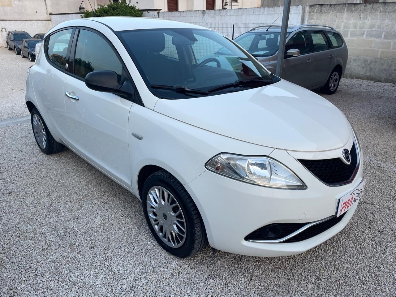 Lancia Ypsilon 1.2 69 CV 5 porte GPL Ecochic Silver