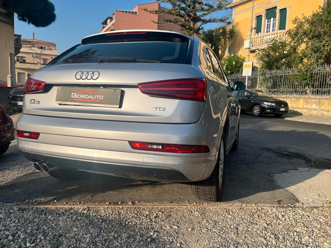 Audi Q3 2.0 TDI 150 CV Business