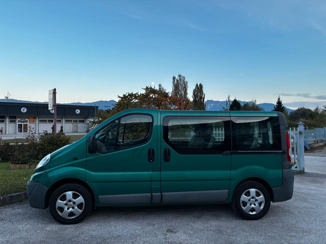 OPEL VIVARO 9 POSTI 2.0 DCi 115CV 6M + GANCIO + DOPPIA PORTA LATERALE