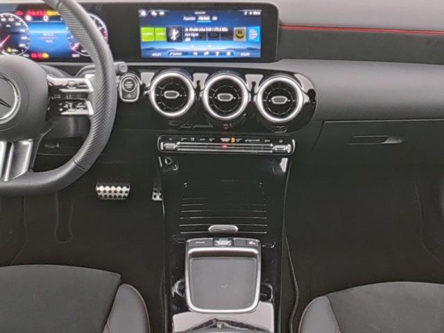 MERCEDES-BENZ A 200 Automatic AMG Line Advanced