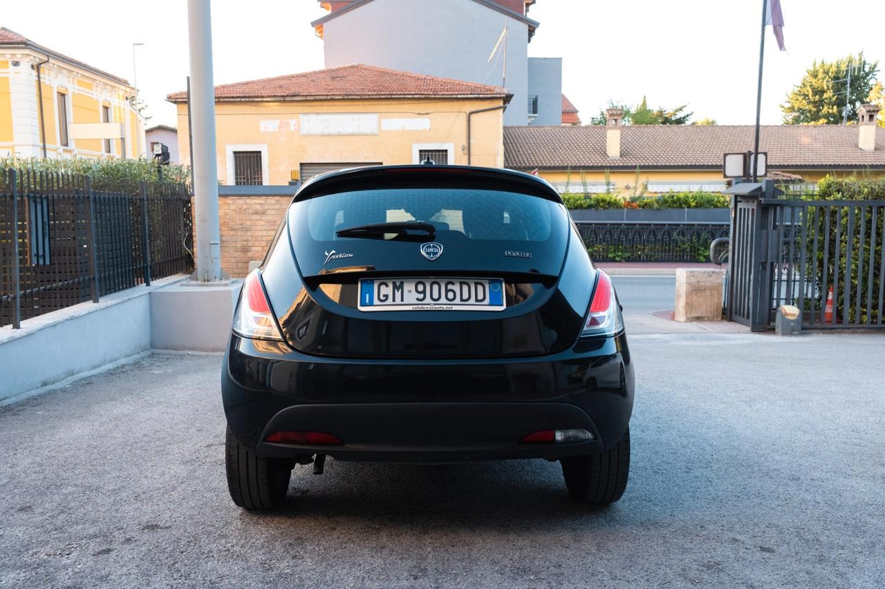 Lancia Ypsilon 1.0 Hybrid Silver Plus 70 CV