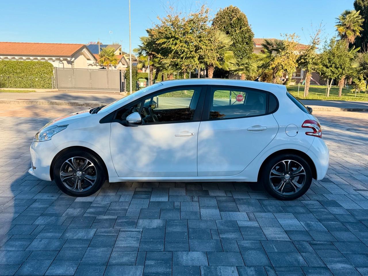 Peugeot 208 1.4 HDi 68 CV 5 porte Allure (NEOPATENTATI)
