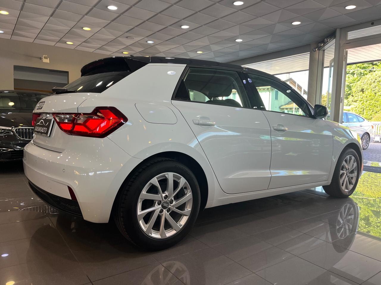 Audi A1 Sportback 25 1.0 tfsi Identity Black 77.000 KM!