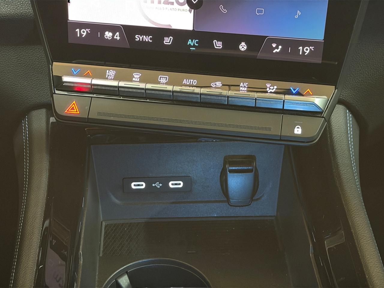 RENAULT Austral 2023 - Austral 1.2 E-Tech full hybrid Iconic Esprit