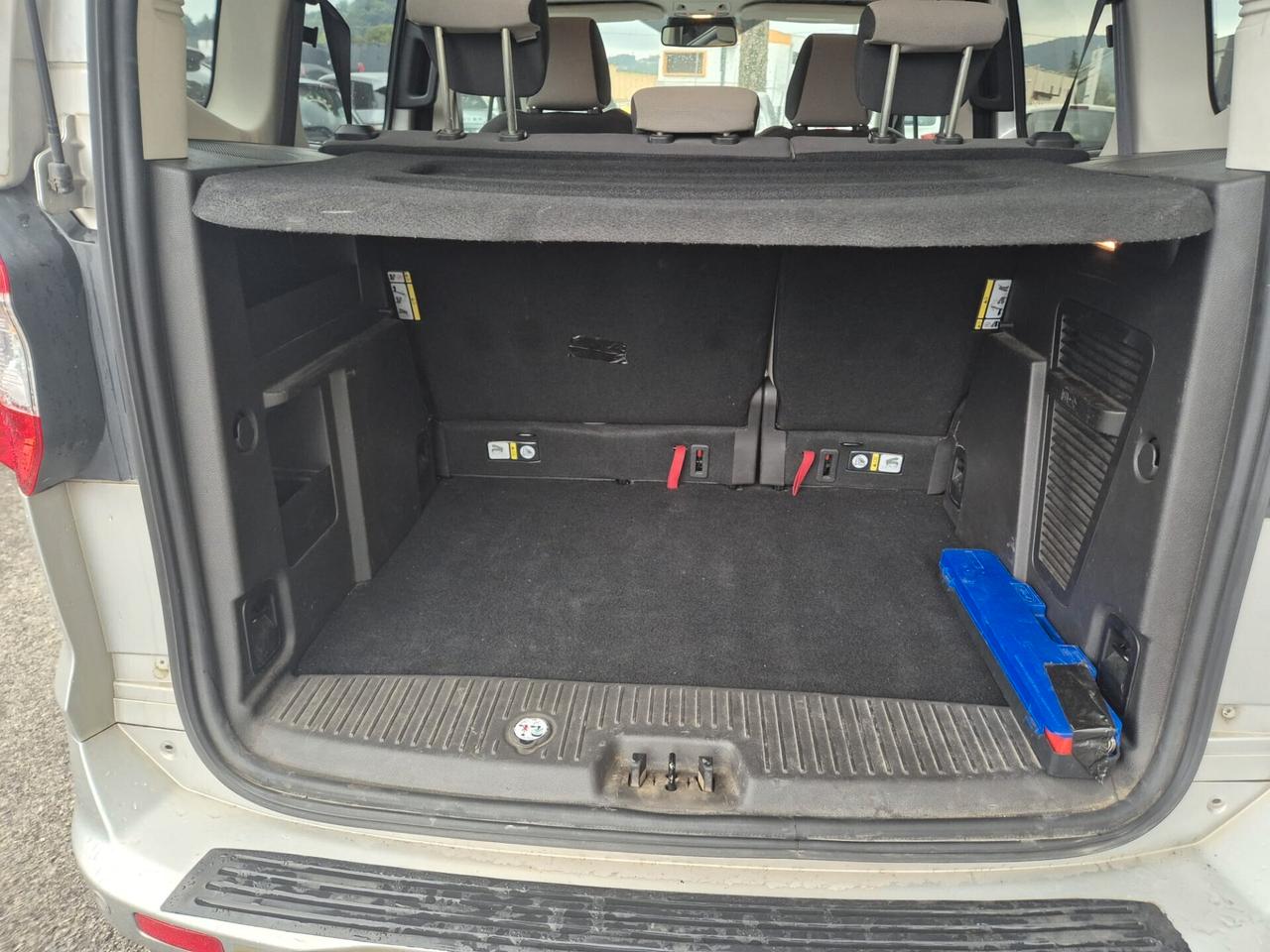 Ford Tourneo Courier 1.5 TDCI Titanium E6B