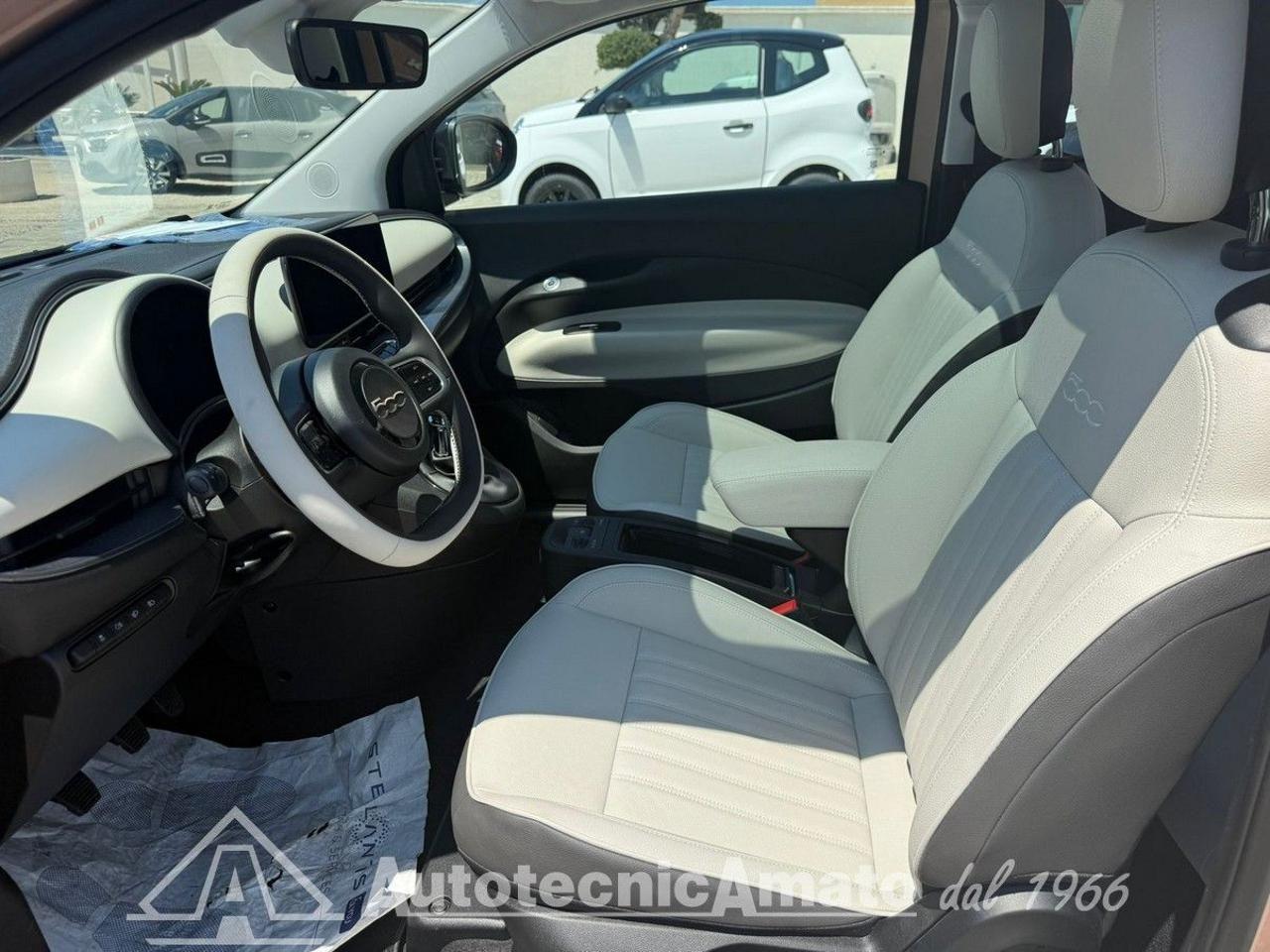 Fiat 500 Berlina Hybrid La Prima