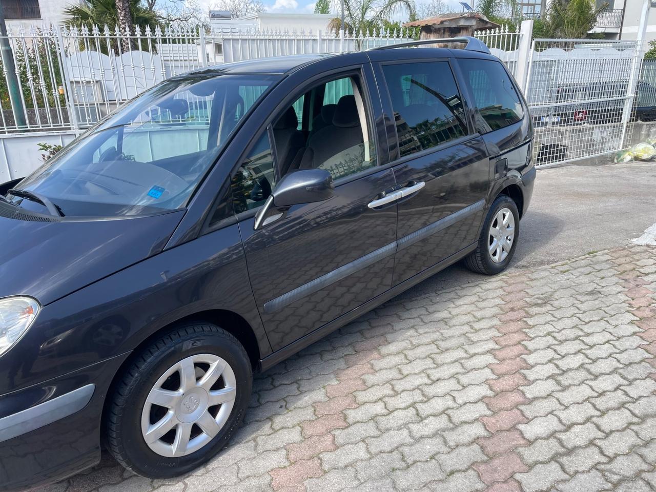 Peugeot 807 2.0 16V SR gpl