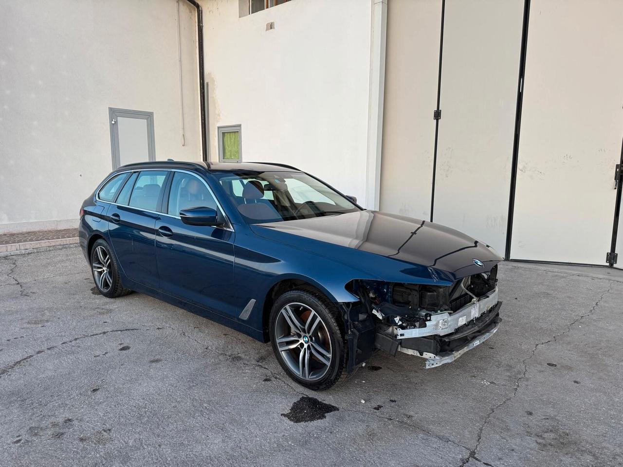 BMW 520 d Touring mhev 48V xdrive Luxury FURTO PARZIALE