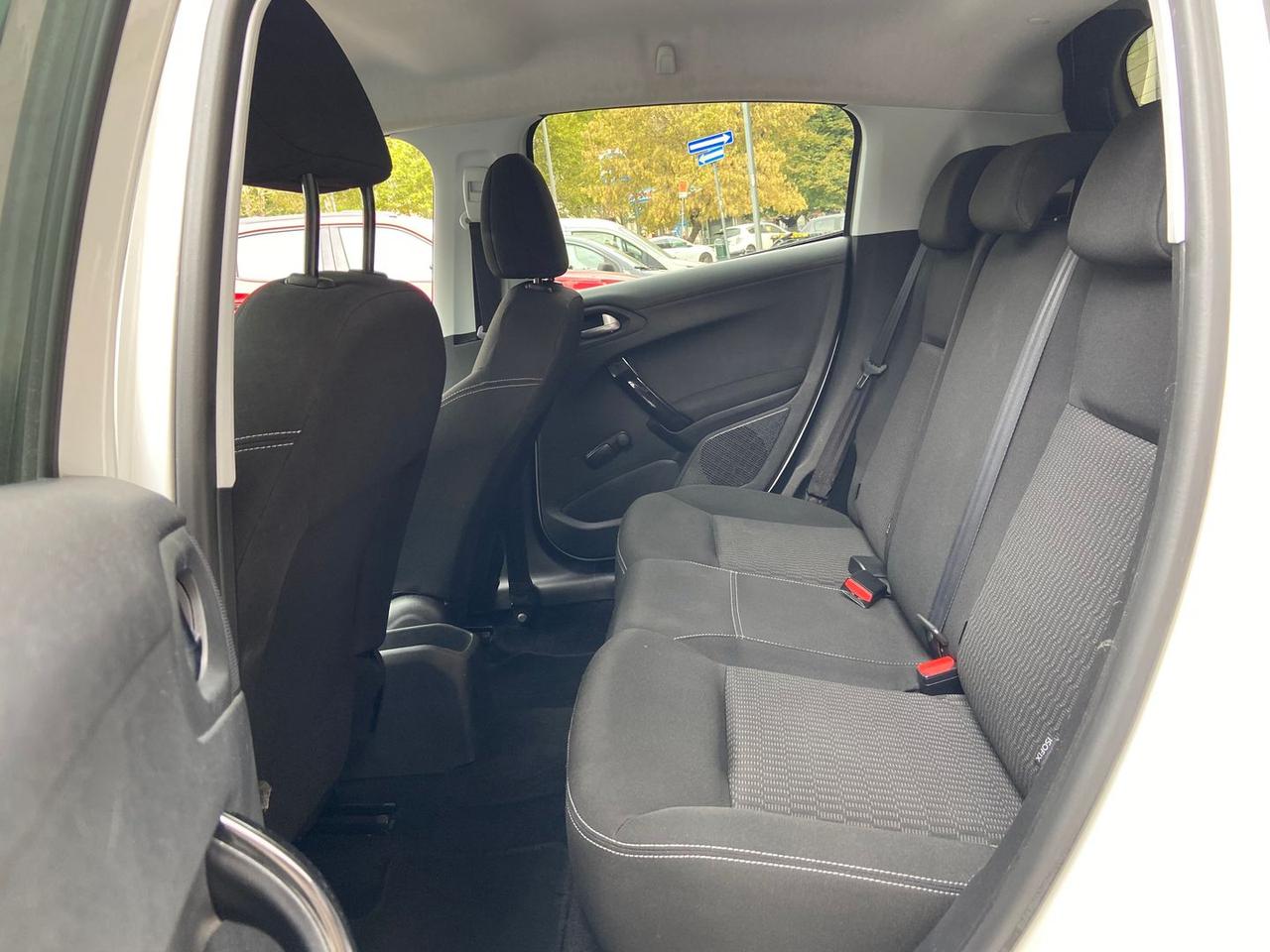 Peugeot 208 Black Line 1.2 PureTech 82 #50393