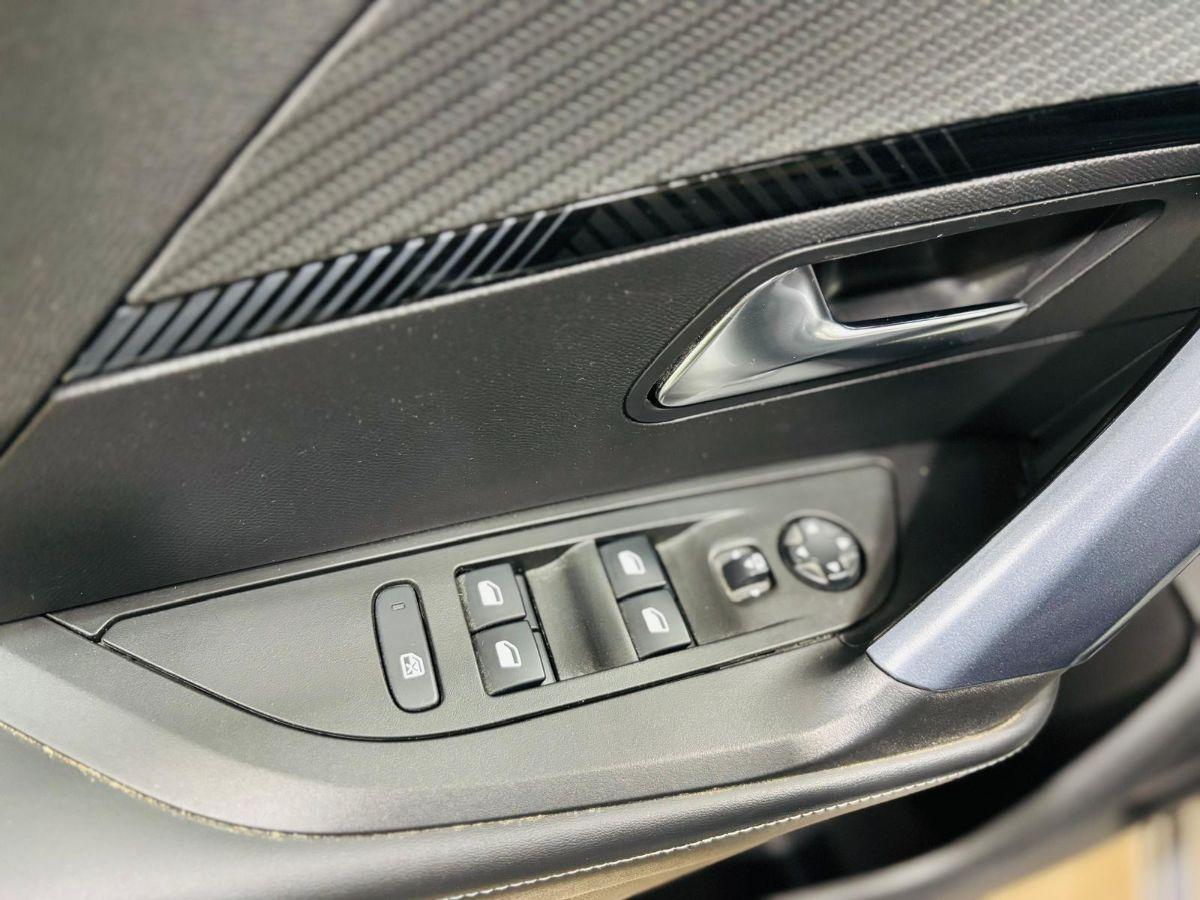 Peugeot 2008 II 1.5 BlueHDi 130 Automatica Allure Pack Navi