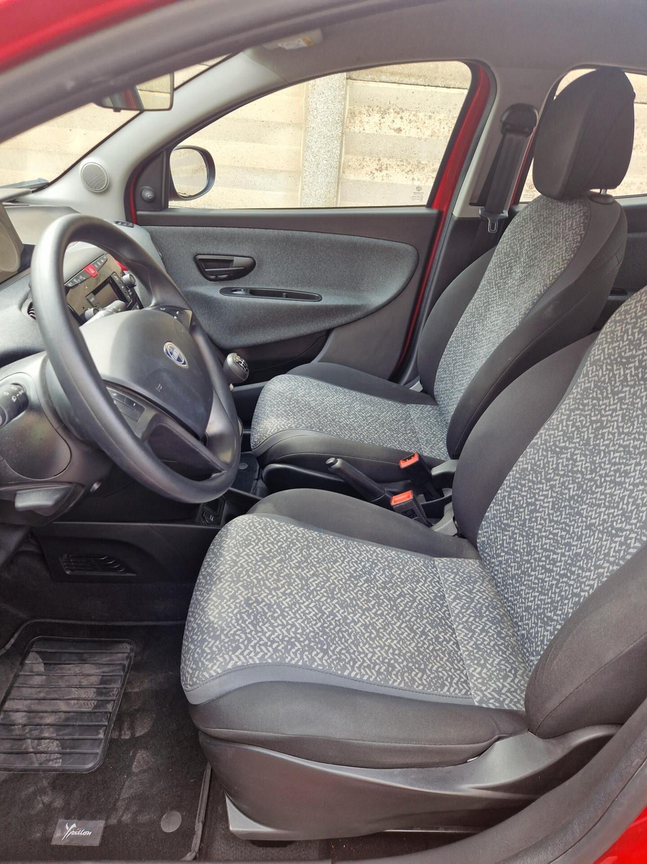 Lancia Ypsilon 1.0 Hybrid - 2023