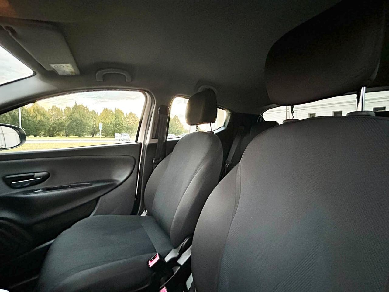 Lancia Ypsilon 1.2 69 CV 5 porte S&S Platinum