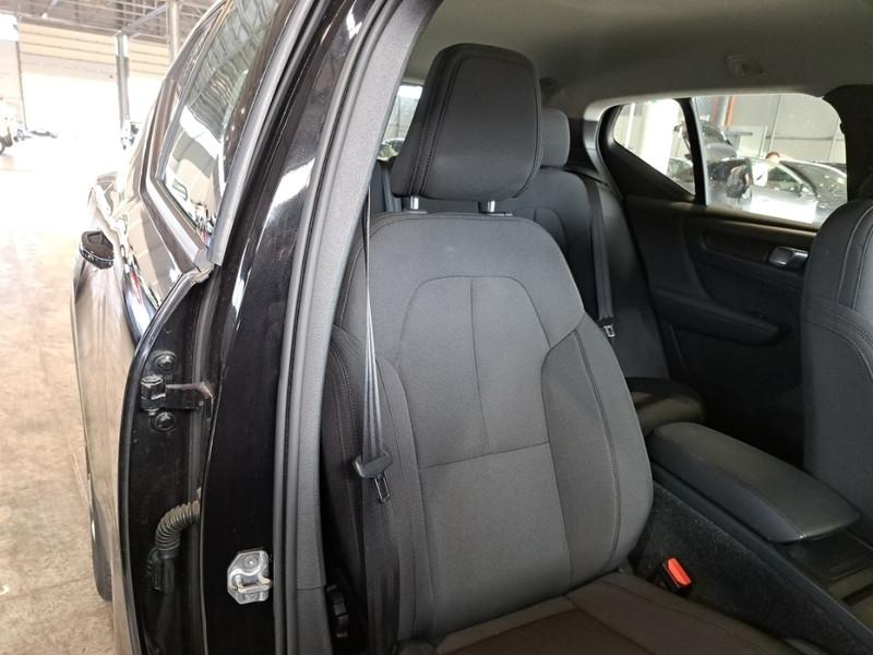 VOLVO XC40 B4 AWD automatico Momentum Pro