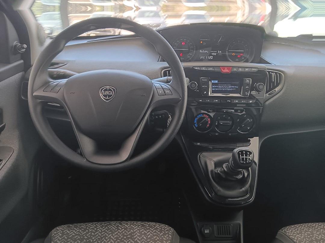 Lancia Ypsilon Hybrid Silver 1.0 (70 cv)