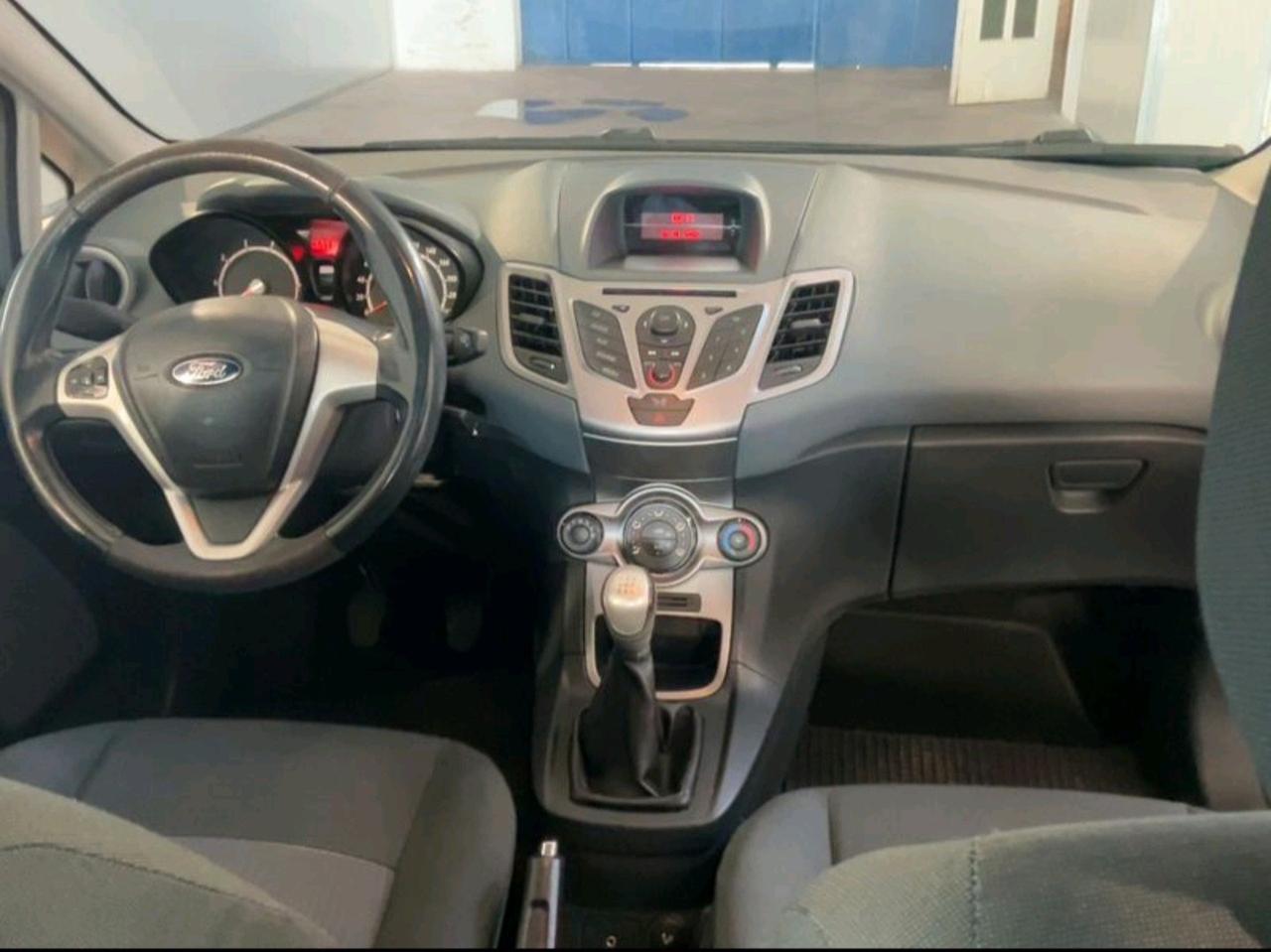 Ford Fiesta 5 porte - NEOPATENTATI - UNICOPROPRIETARIO