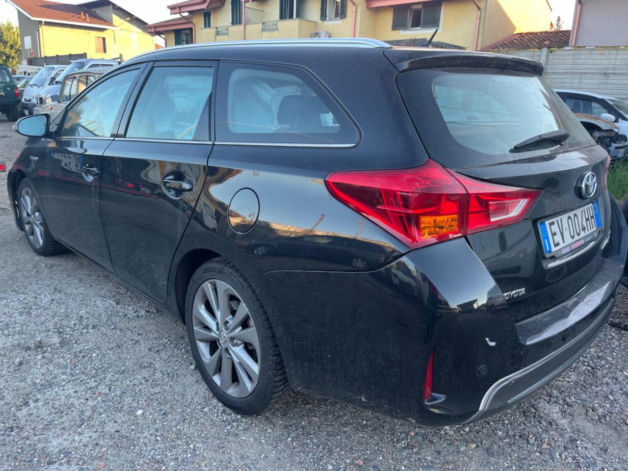 Toyota Auris 1.8 Hybrid Active 2014 sinistrata