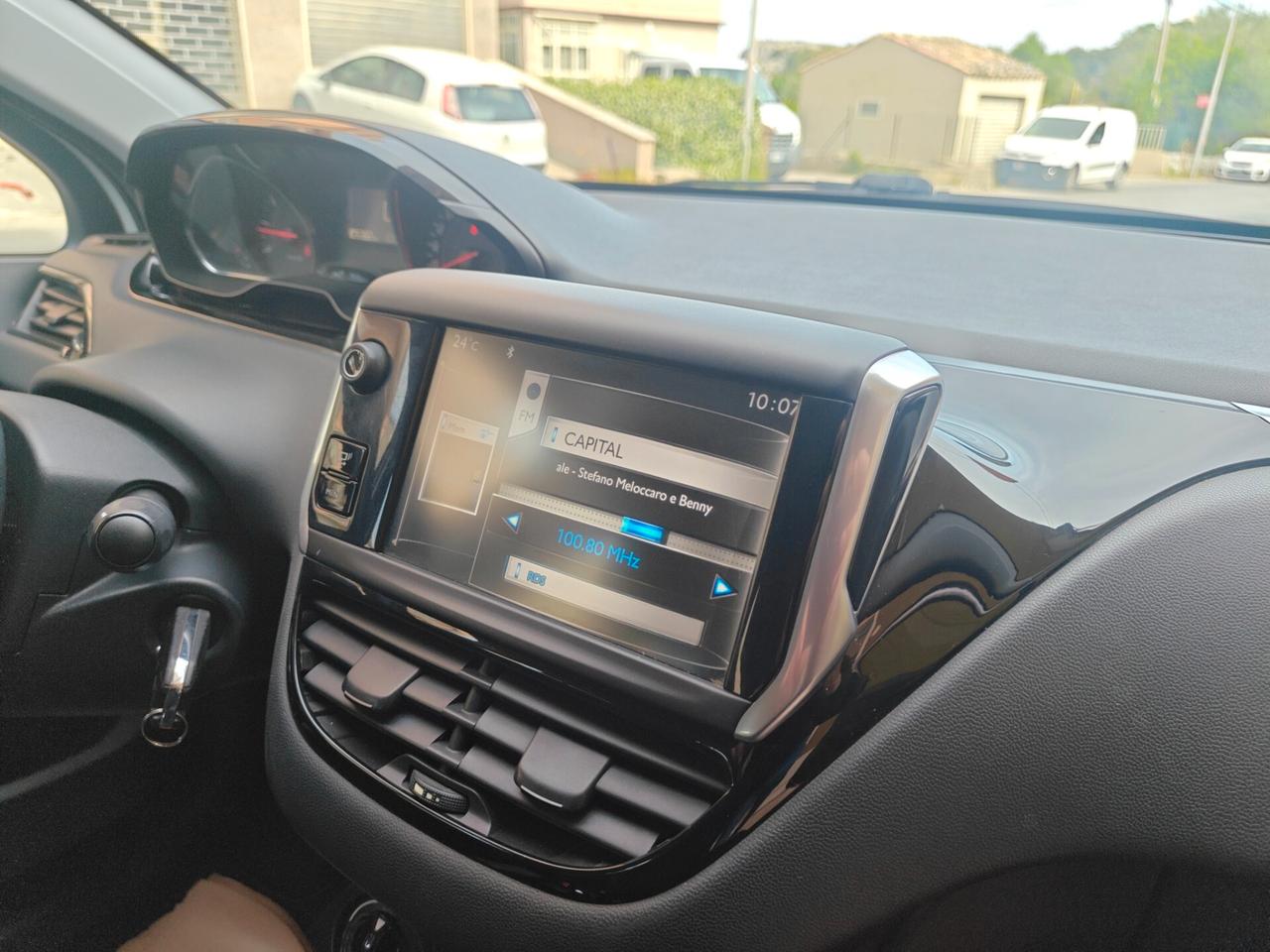 Peugeot 208 1.2 VTi Active Ok neop