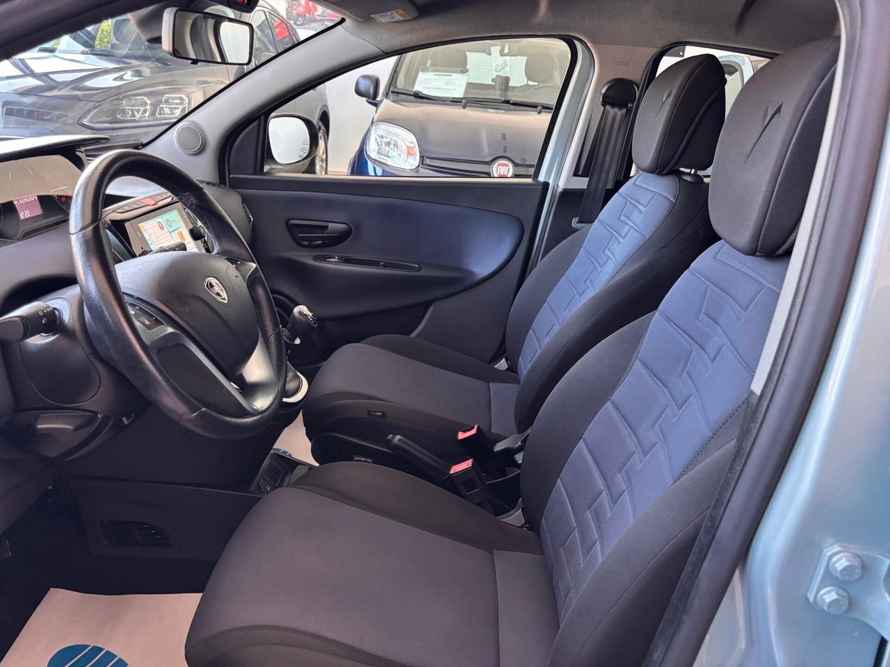 Lancia Ypsilon 1.0 70cv FireFly 5 porte S&S Hybrid Gold Plus