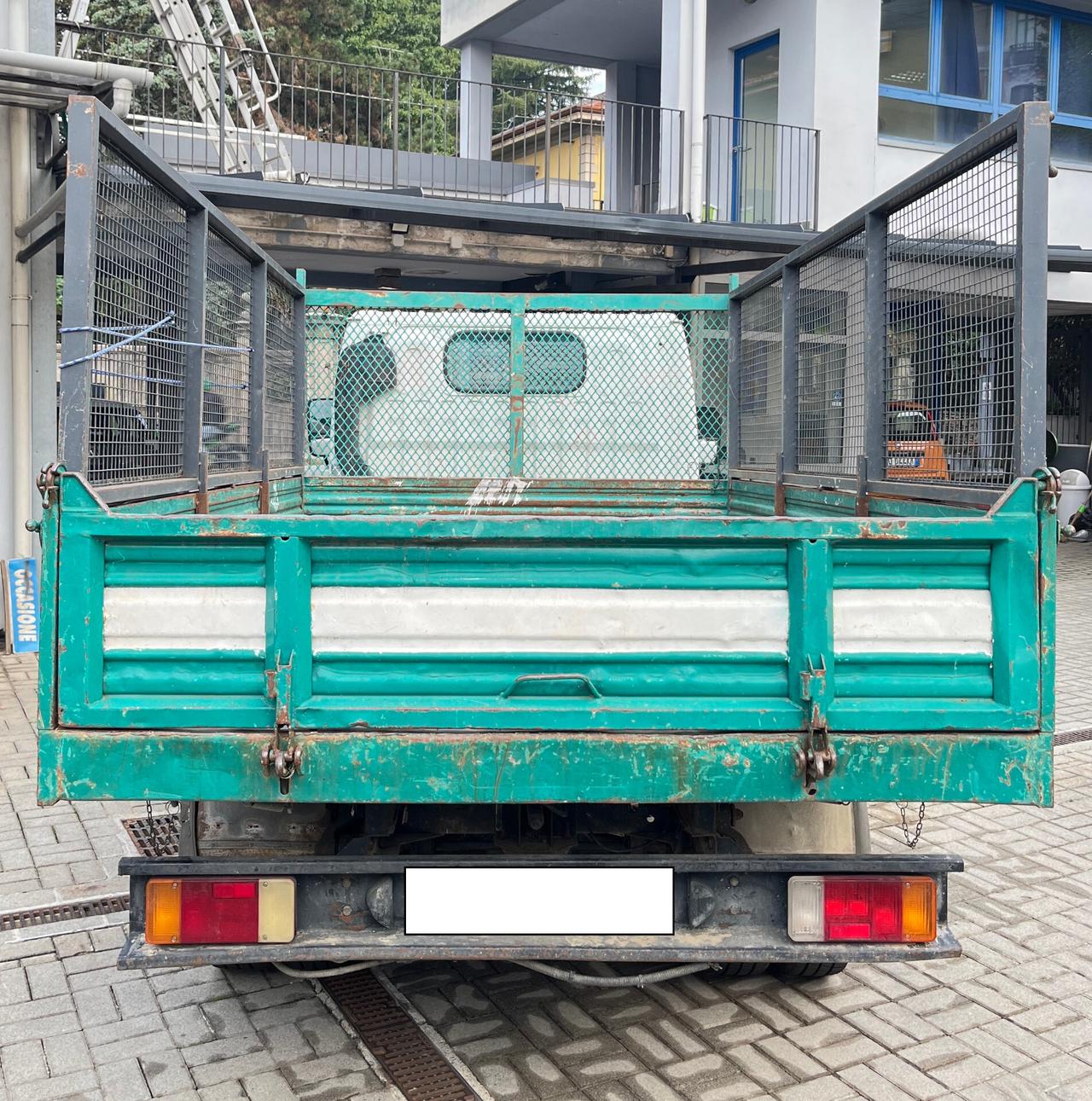 NISSAN CABSTAR 3.0 TDi - AUTOCARRO 3 POSTI - CASSONE RIBALTABILE TRILATERALE - PORTATA 1.300 KG