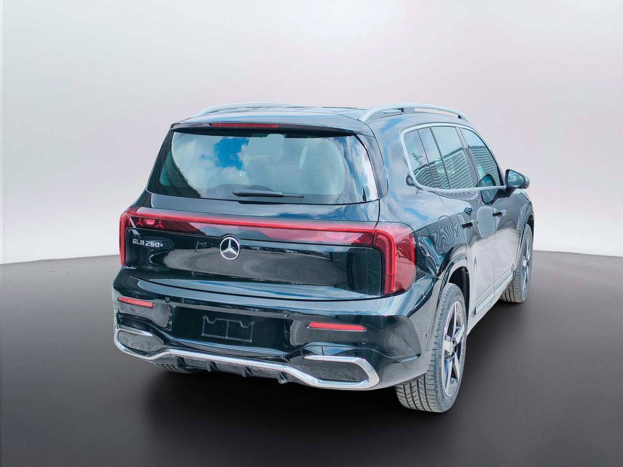 Mercedes-Benz GLB 250+ con tecnologia EQ