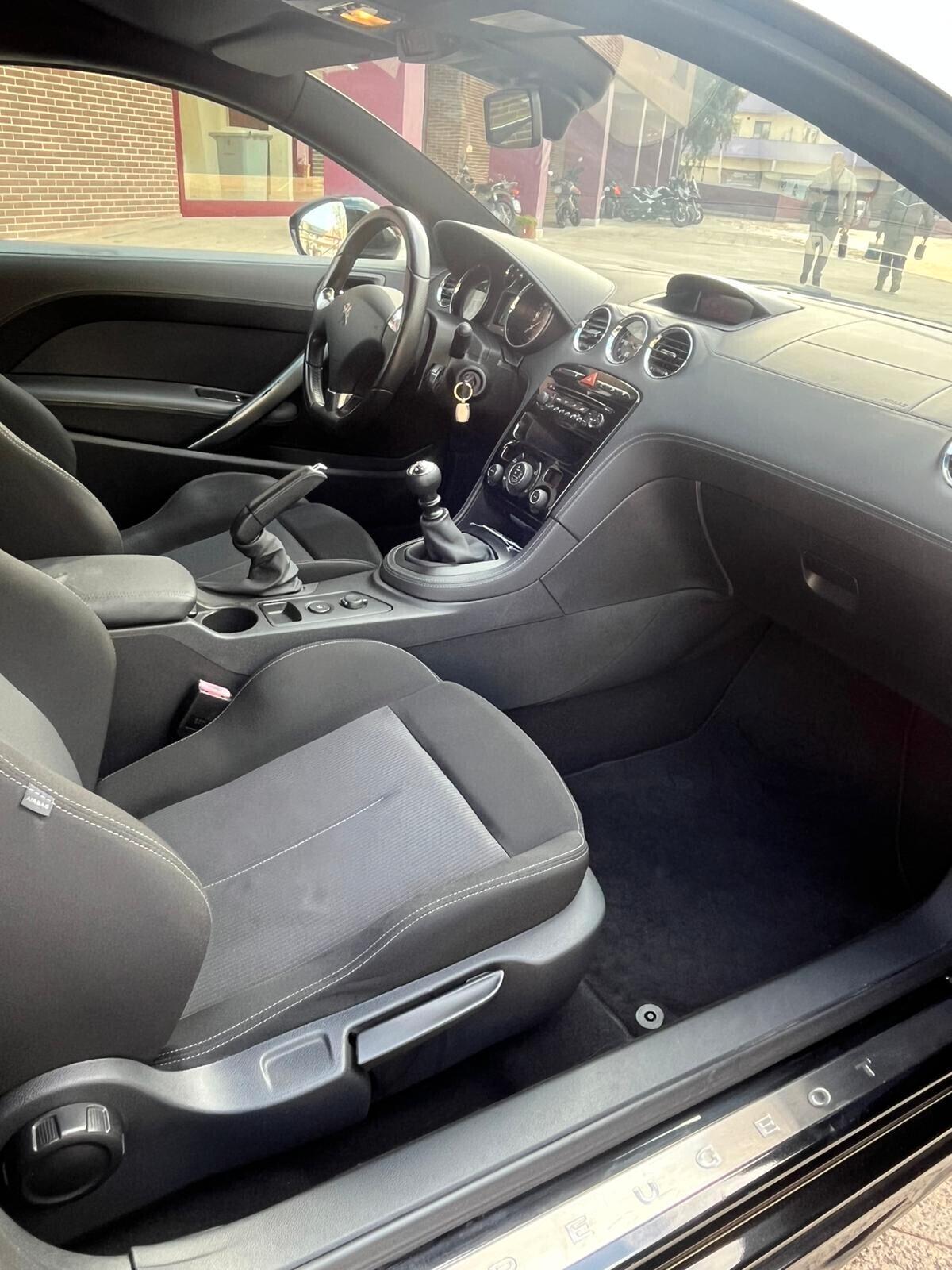 Peugeot RCZ 2.0 HDi 163CV Black Yearling