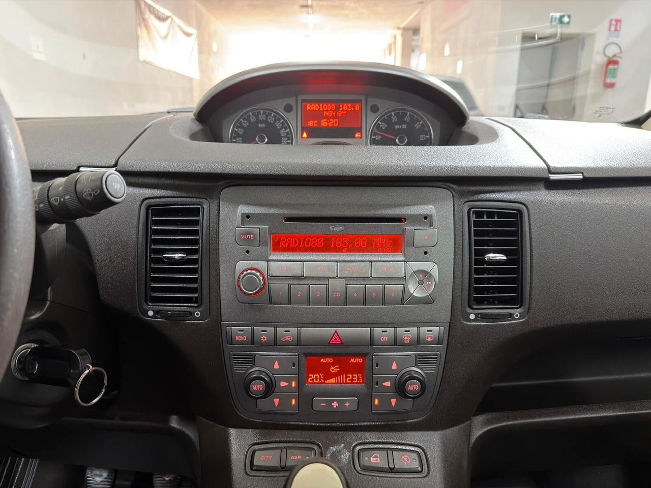 Lancia MUSA 1.4 16V SeS POLTRONA FRAU