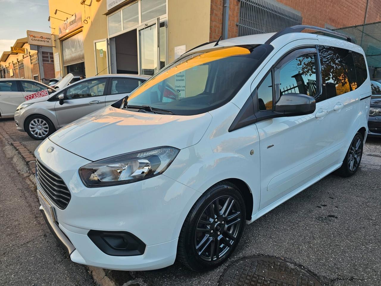 Ford Tourneo Courier 1.5 TDCi 100cv Sport*S&S*Navi*Pdc*Euro6*